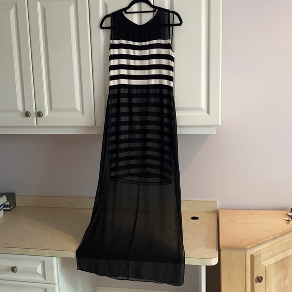 Vince Camuto Maxi Dress - Picture 3 of 7